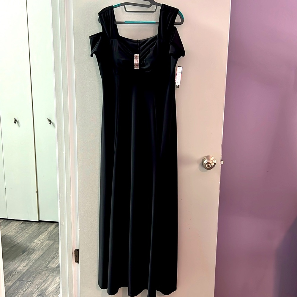NWT R & M Richards gown, black, 12